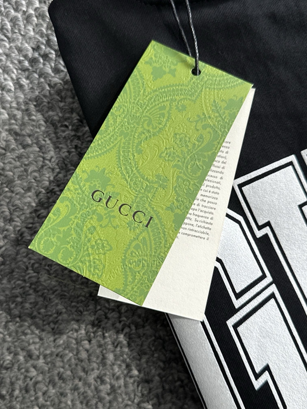 ブランドTシャツ着用イメージ